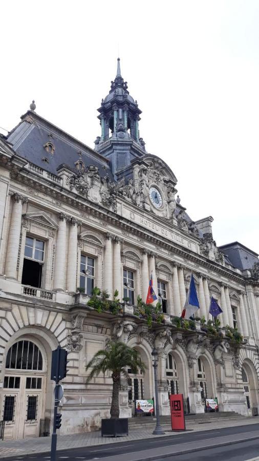Appartement Au Calme, Avec Parc Prive, 50M Du Tram Tours Buitenkant foto